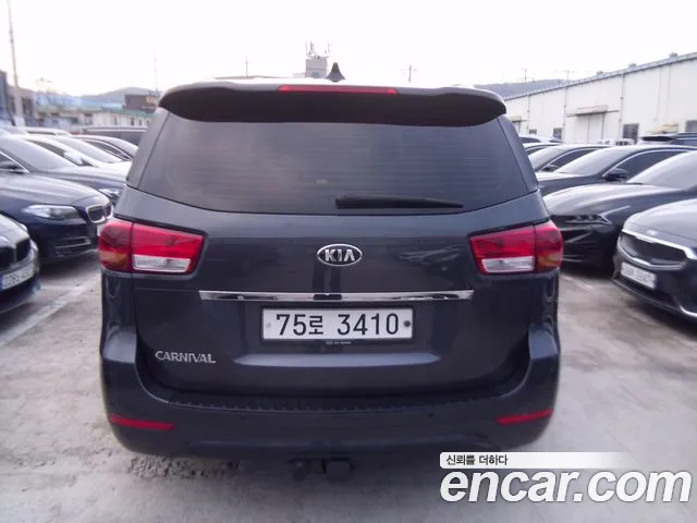 Kia Carnival 2015 thumb 4