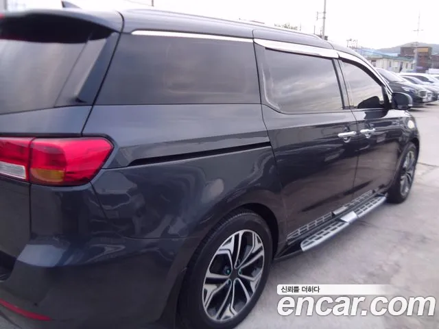 Kia Carnival 2015 thumb 5
