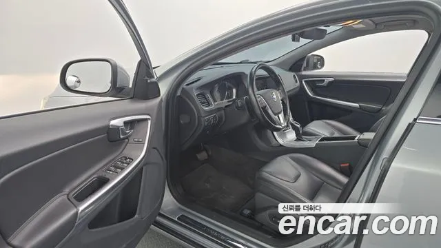Volvo S60 2017 thumb 10