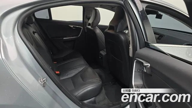 Volvo S60 2017 thumb 11