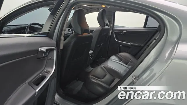 Volvo S60 2017 thumb 12