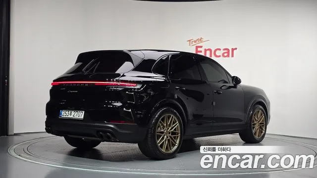 Porsche Cayenne 2024 thumb 2