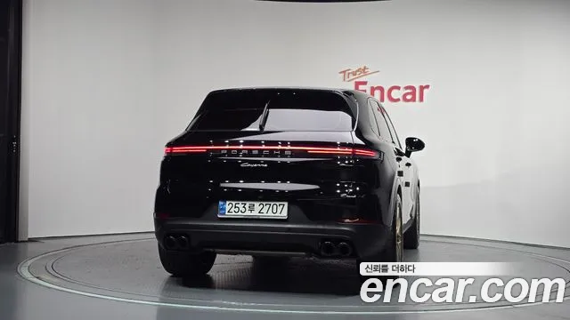 Porsche Cayenne 2024 thumb 4