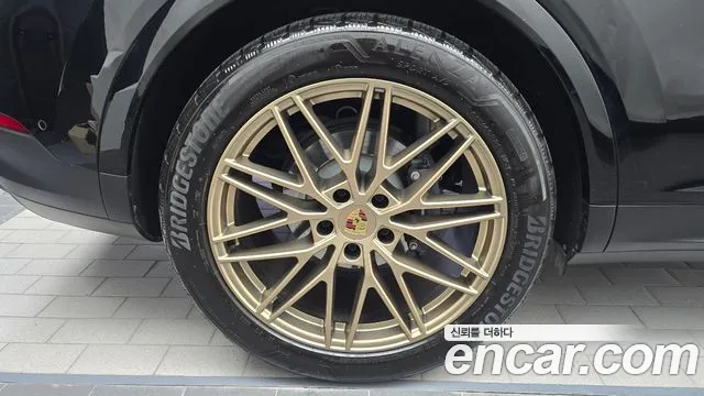 Porsche Cayenne 2024 thumb 5