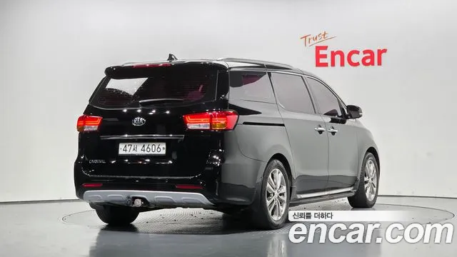 Kia Carnival 2017 thumb 2