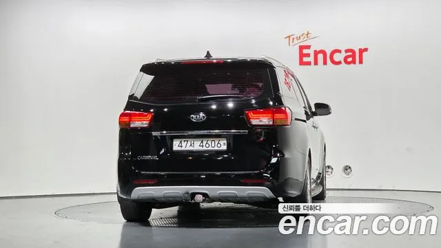 Kia Carnival 2017 thumb 4