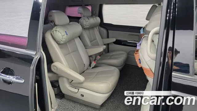 Kia Carnival 2017 thumb 12