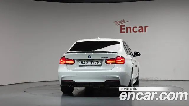 BMW 3-Series 2018 thumb 3