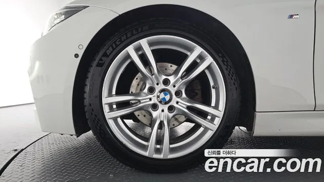BMW 3-Series 2018 thumb 4
