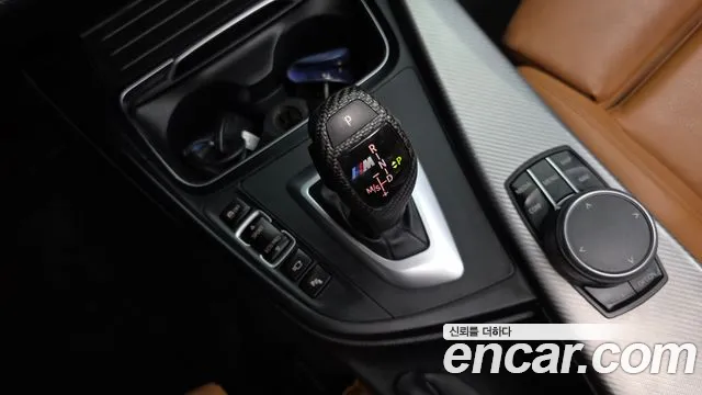 BMW 3-Series 2018 thumb 8