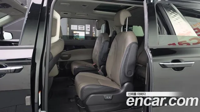 Kia Carnival 2024 thumb 11