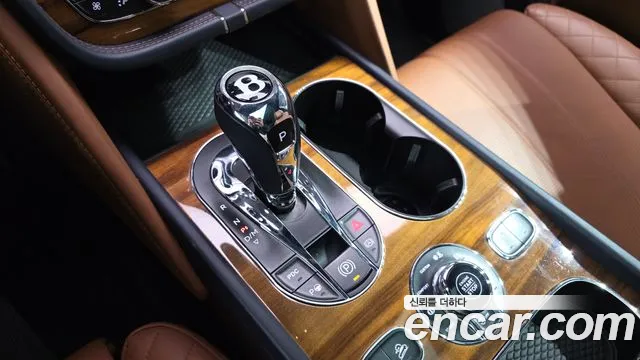 Bentley Bentayga 2018 thumb 9