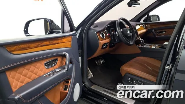 Bentley Bentayga 2018 thumb 10