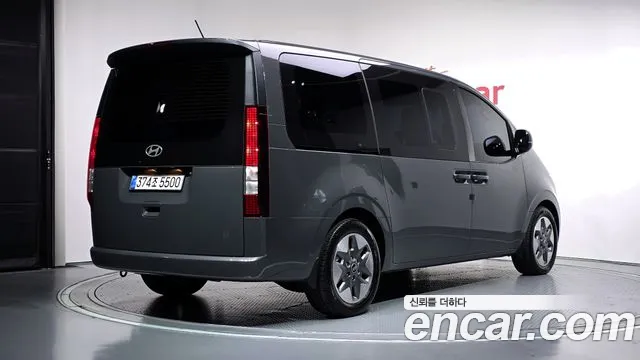 Hyundai Staria 2025 thumb 2