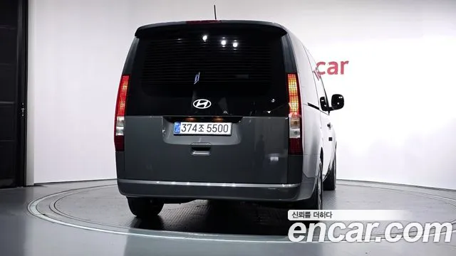 Hyundai Staria 2025 thumb 4