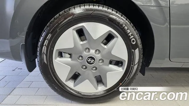 Hyundai Staria 2025 thumb 5