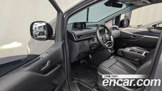 Hyundai Staria 2025 thumb 10