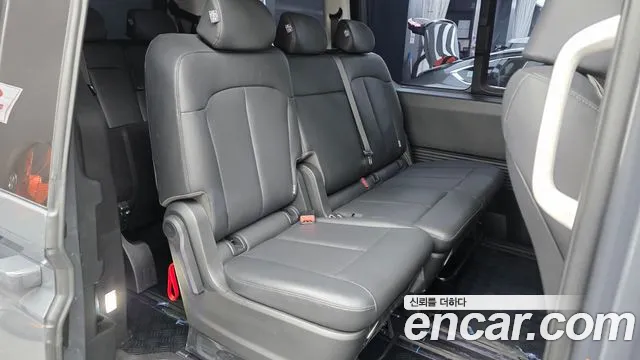 Hyundai Staria 2025 thumb 11