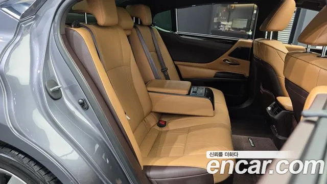 Lexus ES 2021 thumb 12