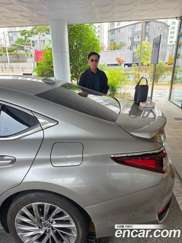 Lexus ES 2023 thumb 4