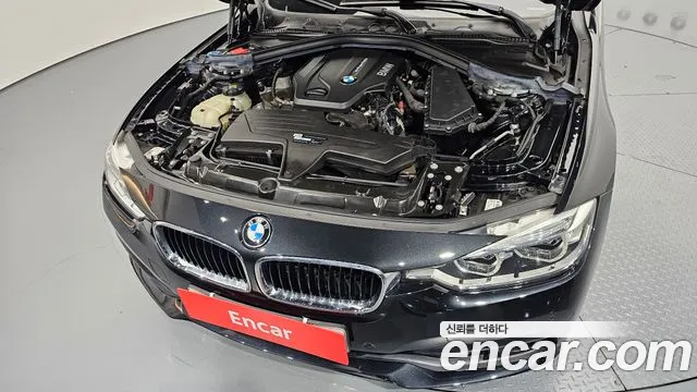 BMW 3-Series 2017 thumb 5