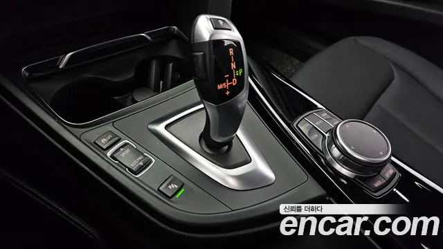 BMW 3-Series 2017 thumb 8