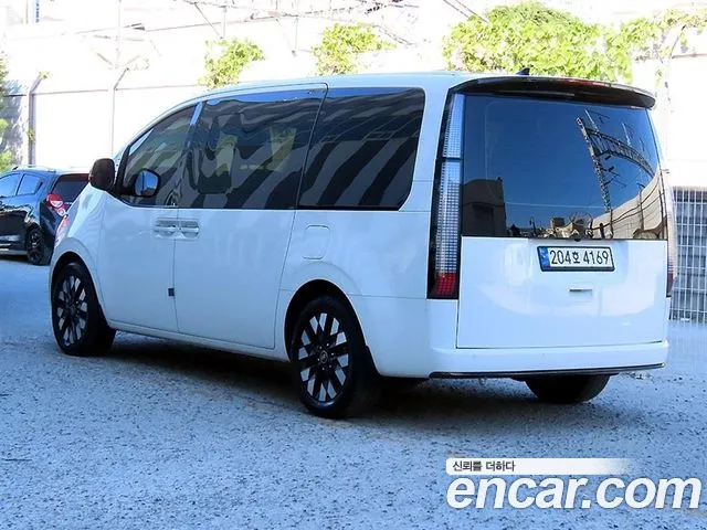 Hyundai Staria 2025 thumb 2