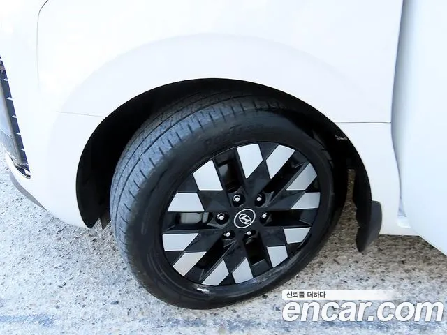 Hyundai Staria 2025 thumb 5
