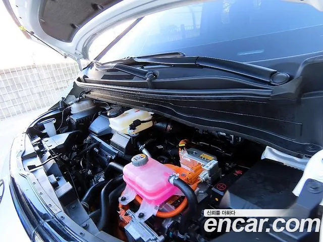 Hyundai Staria 2025 thumb 6