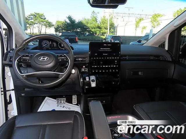 Hyundai Staria 2025 thumb 7