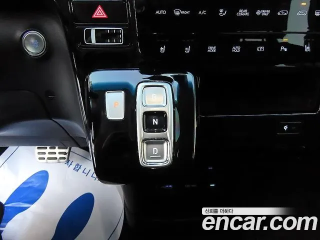 Hyundai Staria 2025 thumb 9
