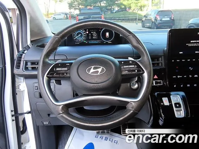 Hyundai Staria 2025 thumb 10
