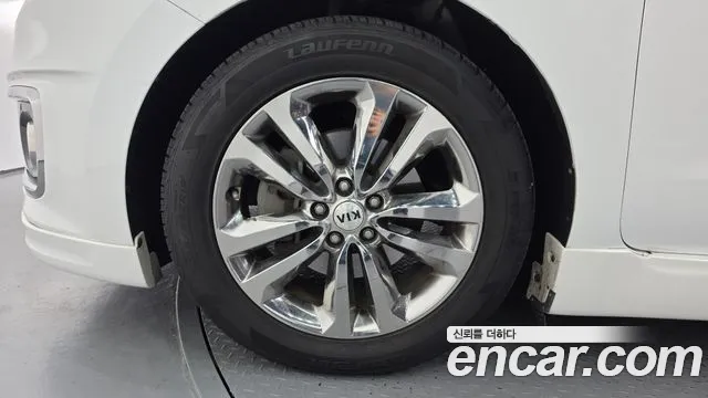 Kia Carnival 2016 thumb 5