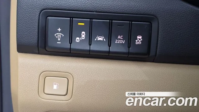 Kia Carnival 2016 thumb 11