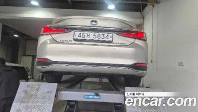 Lexus ES 2019 thumb 2