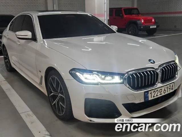 BMW 5-Series 2022 thumb 2