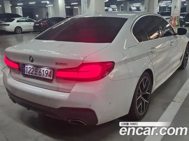 BMW 5-Series 2022 thumb 4