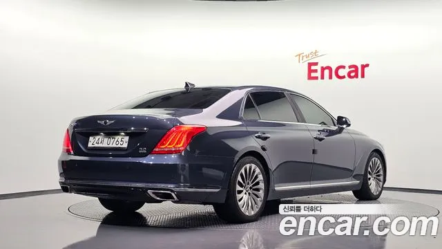 Genesis G90 2016 thumb 2