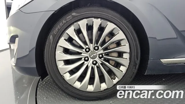 Genesis G90 2016 thumb 5