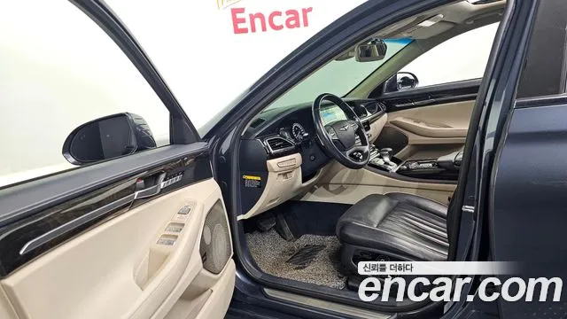 Genesis G90 2016 thumb 10