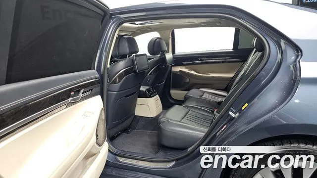 Genesis G90 2016 thumb 11