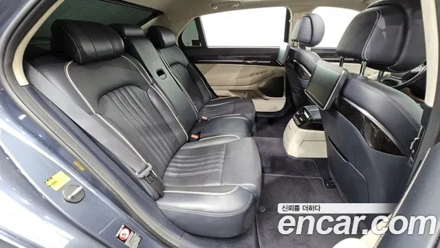 Genesis G90 2016 thumb 12