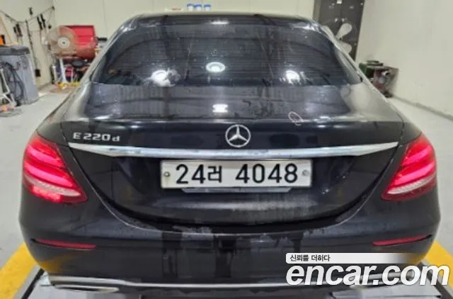 Mercedes-Benz E-Класс 2017 thumb 2