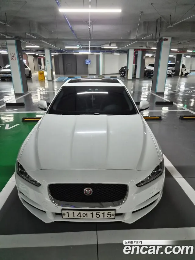Jaguar XE 2018 thumb 2