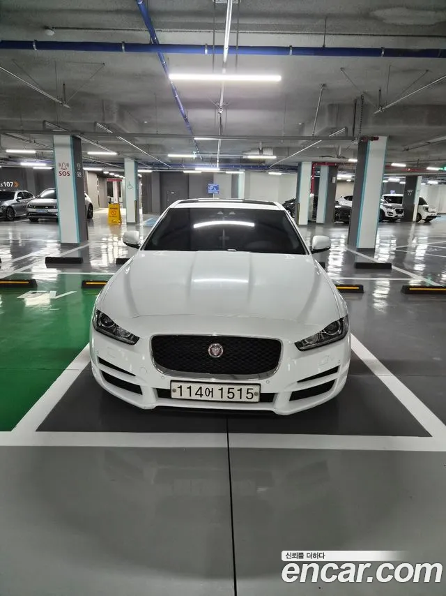 Jaguar XE 2018 thumb 5