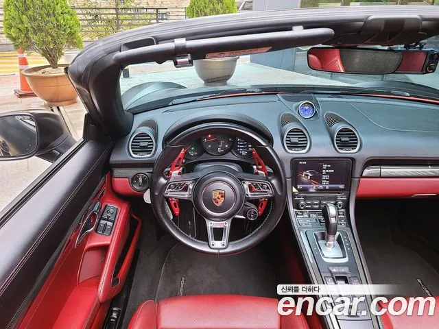 Porsche Cayman 2018 thumb 6
