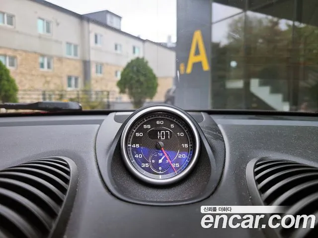 Porsche Cayman 2018 thumb 10