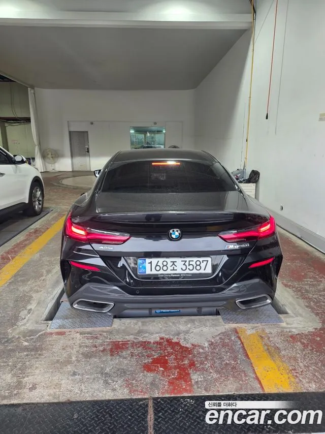 BMW 8-Series 2024 thumb 2