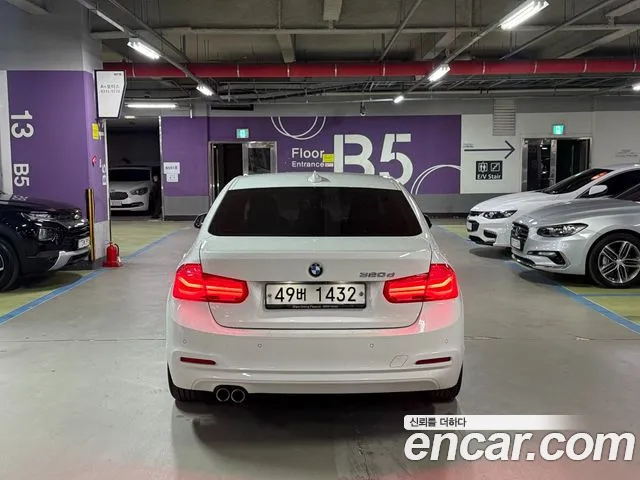 BMW 3-Series 2018 thumb 2