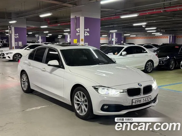 BMW 3-Series 2018 thumb 3